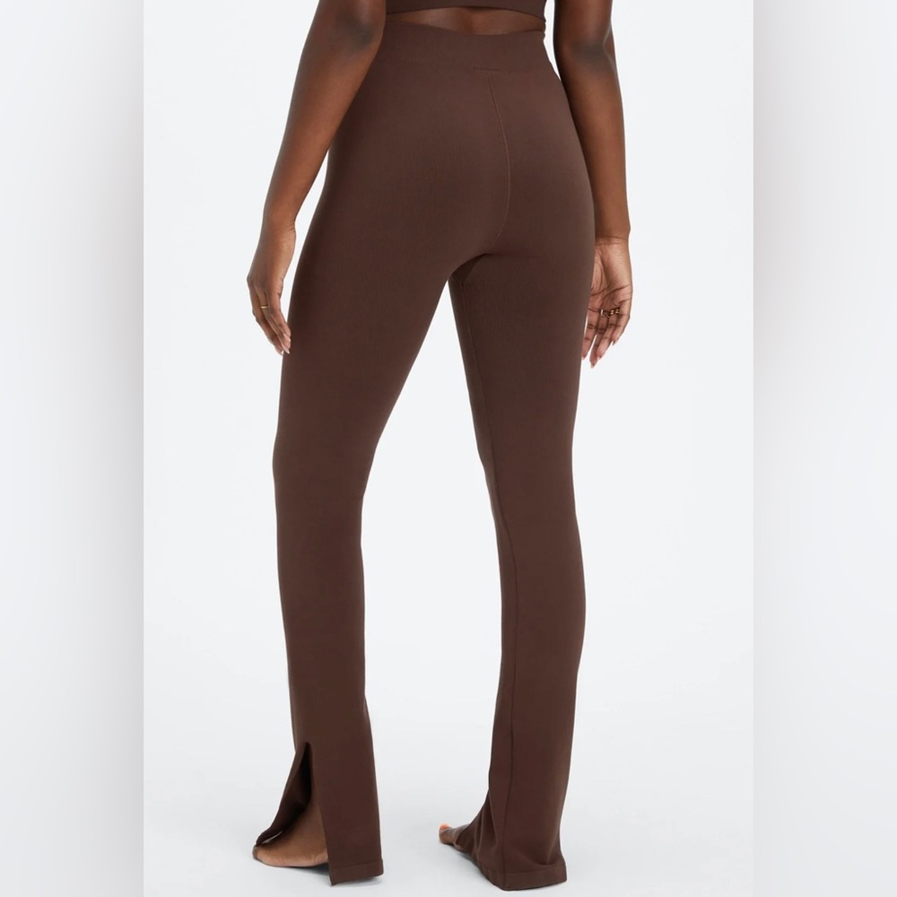 Fabletics Lush 2-Piece Outfit - Picture 3 of 4